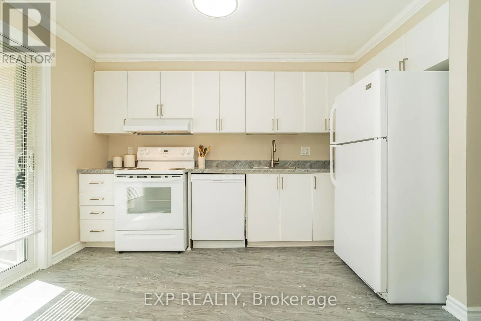 32 MAPLE VIEW CRESCENT