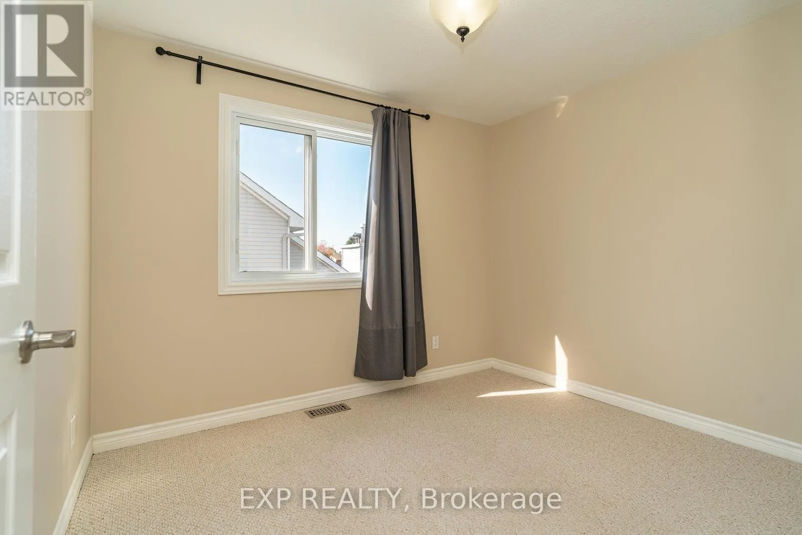 32 MAPLE VIEW CRESCENT