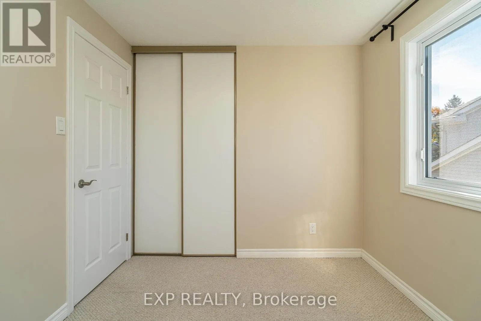 32 MAPLE VIEW CRESCENT