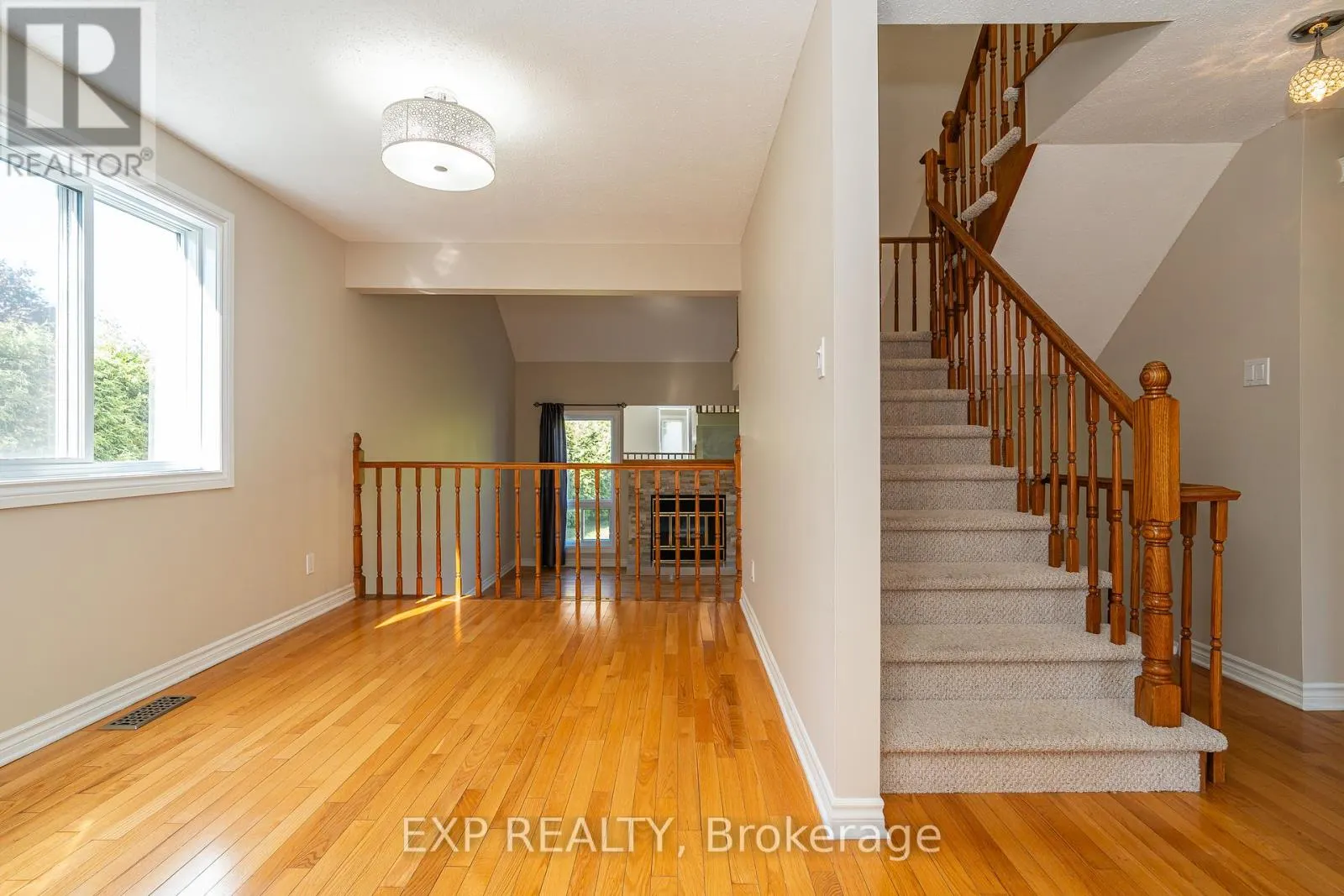 32 MAPLE VIEW CRESCENT