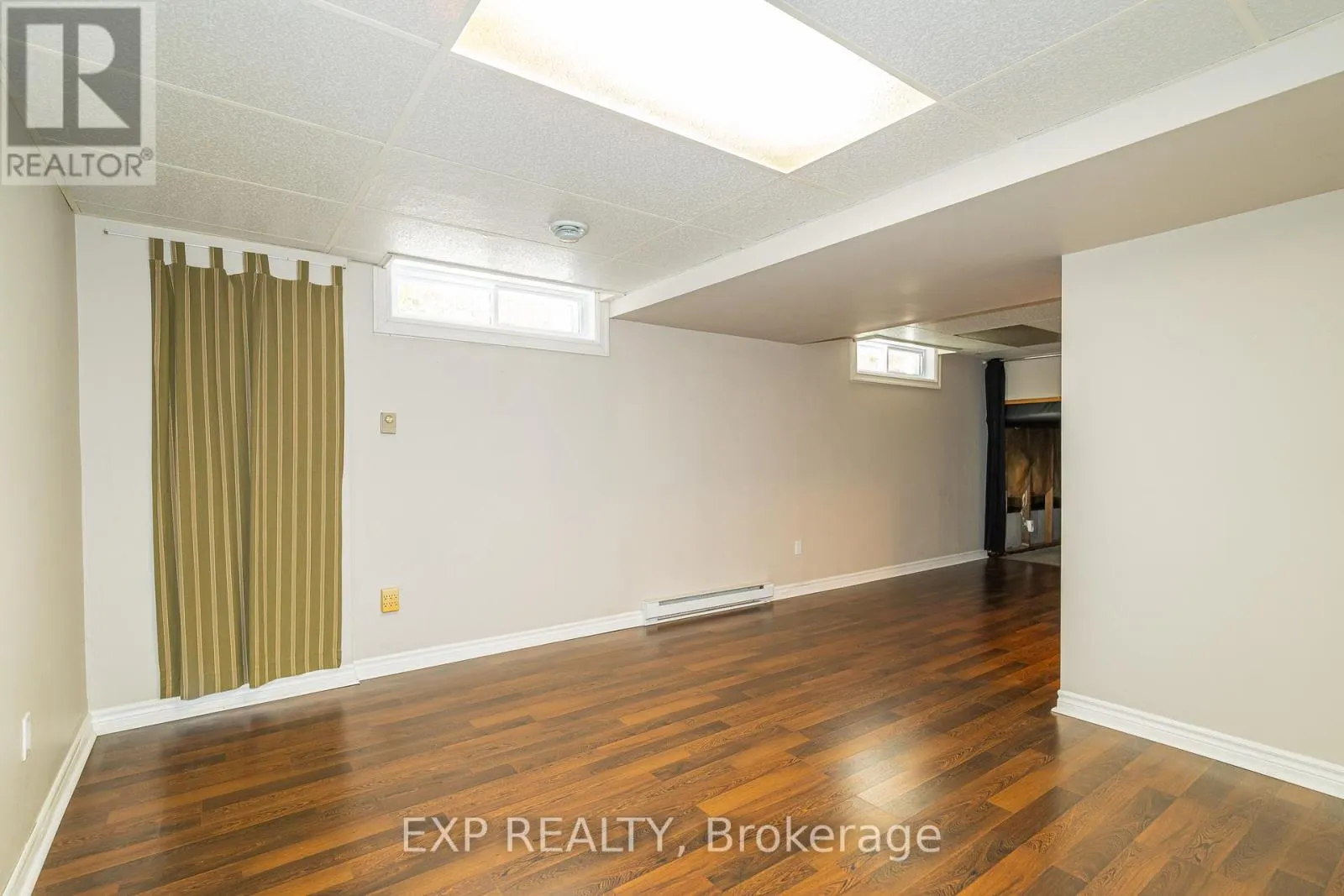 32 MAPLE VIEW CRESCENT