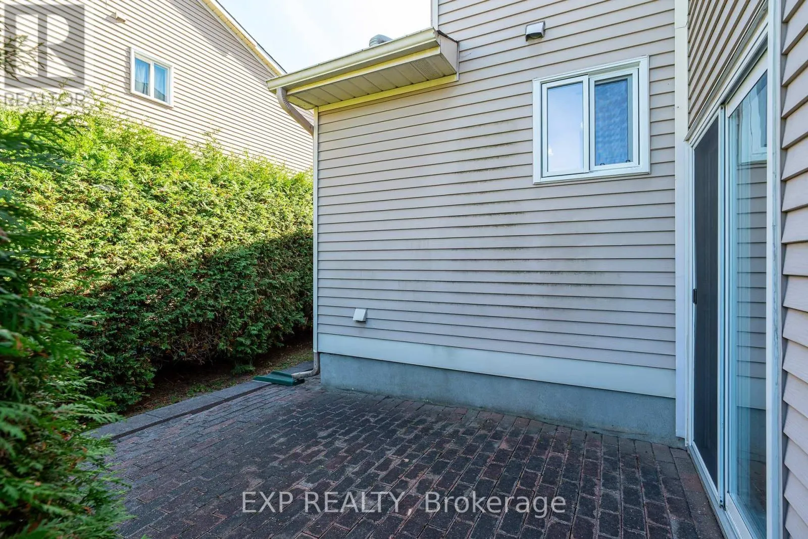 32 MAPLE VIEW CRESCENT