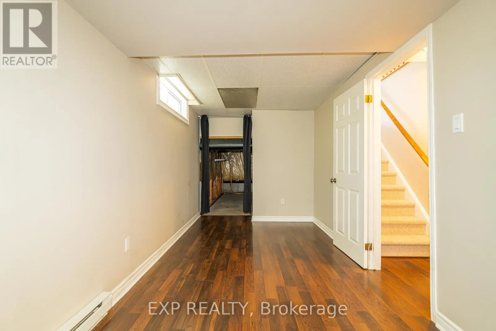 32 MAPLE VIEW CRESCENT