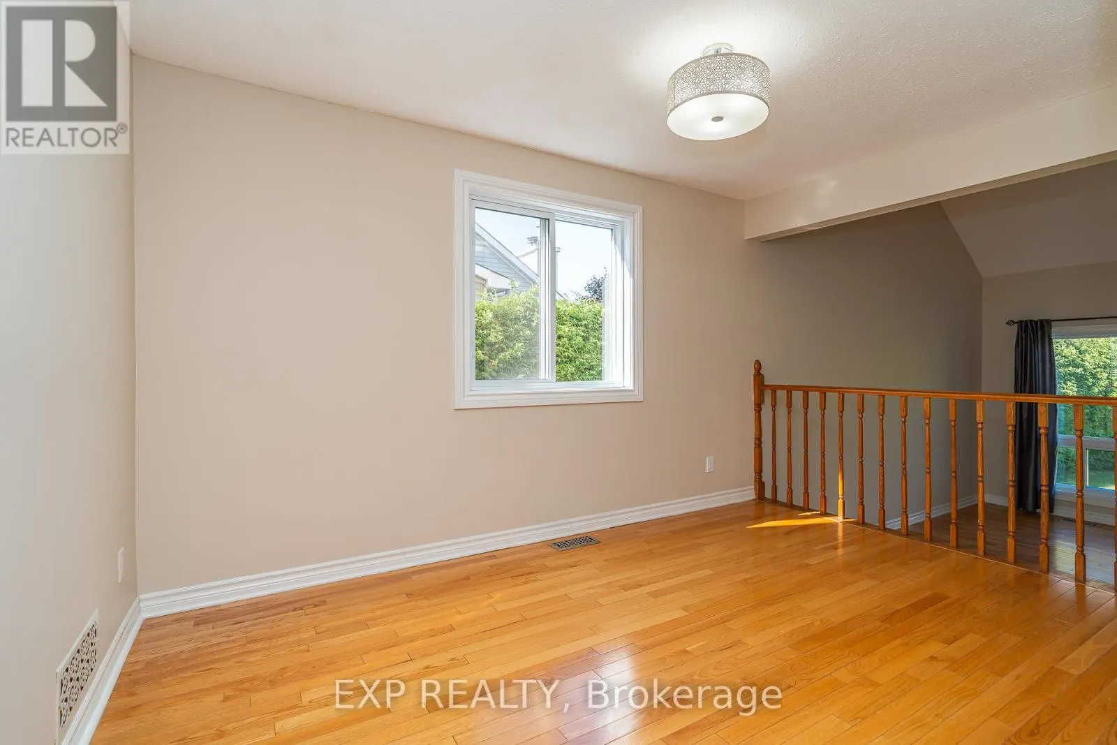 32 MAPLE VIEW CRESCENT