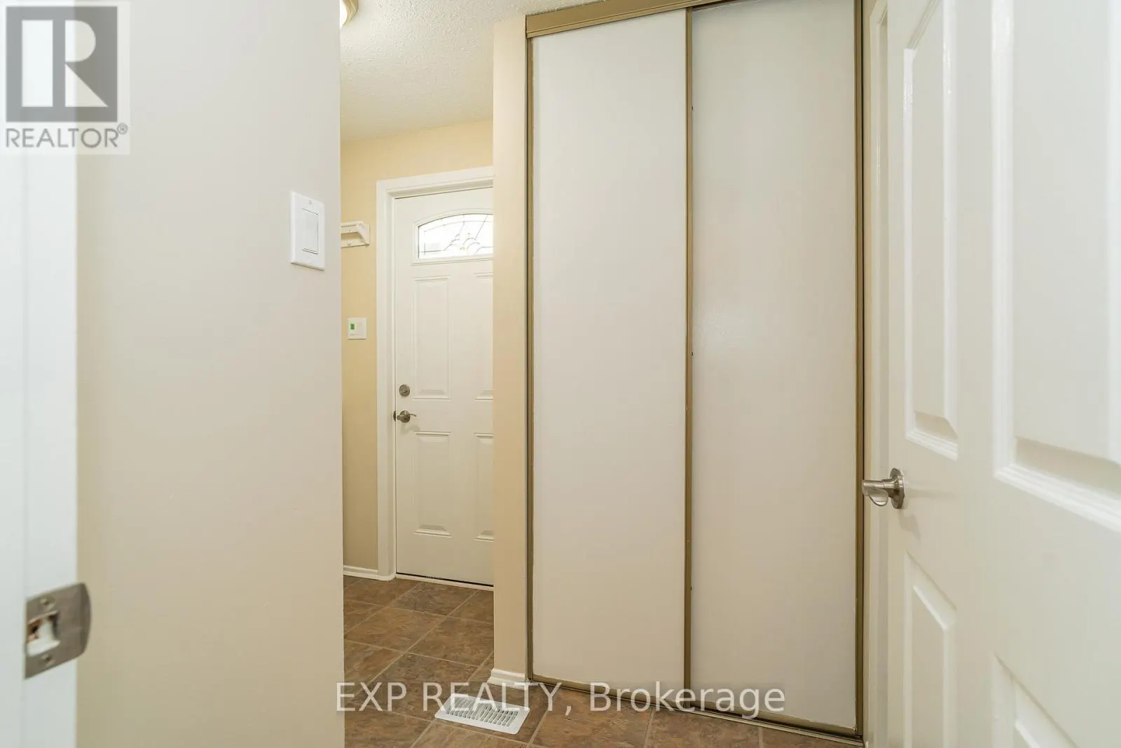 32 MAPLE VIEW CRESCENT