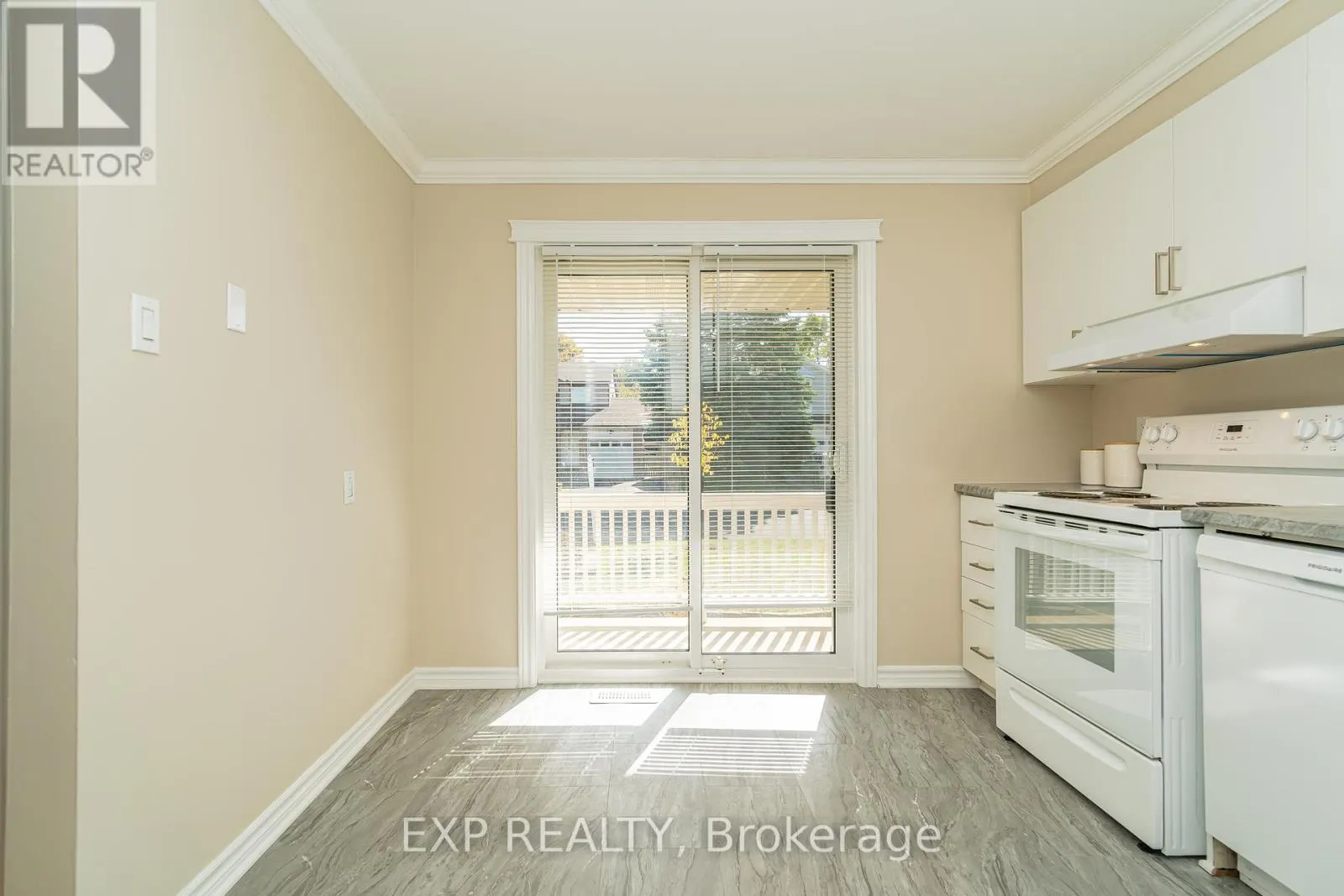 32 MAPLE VIEW CRESCENT