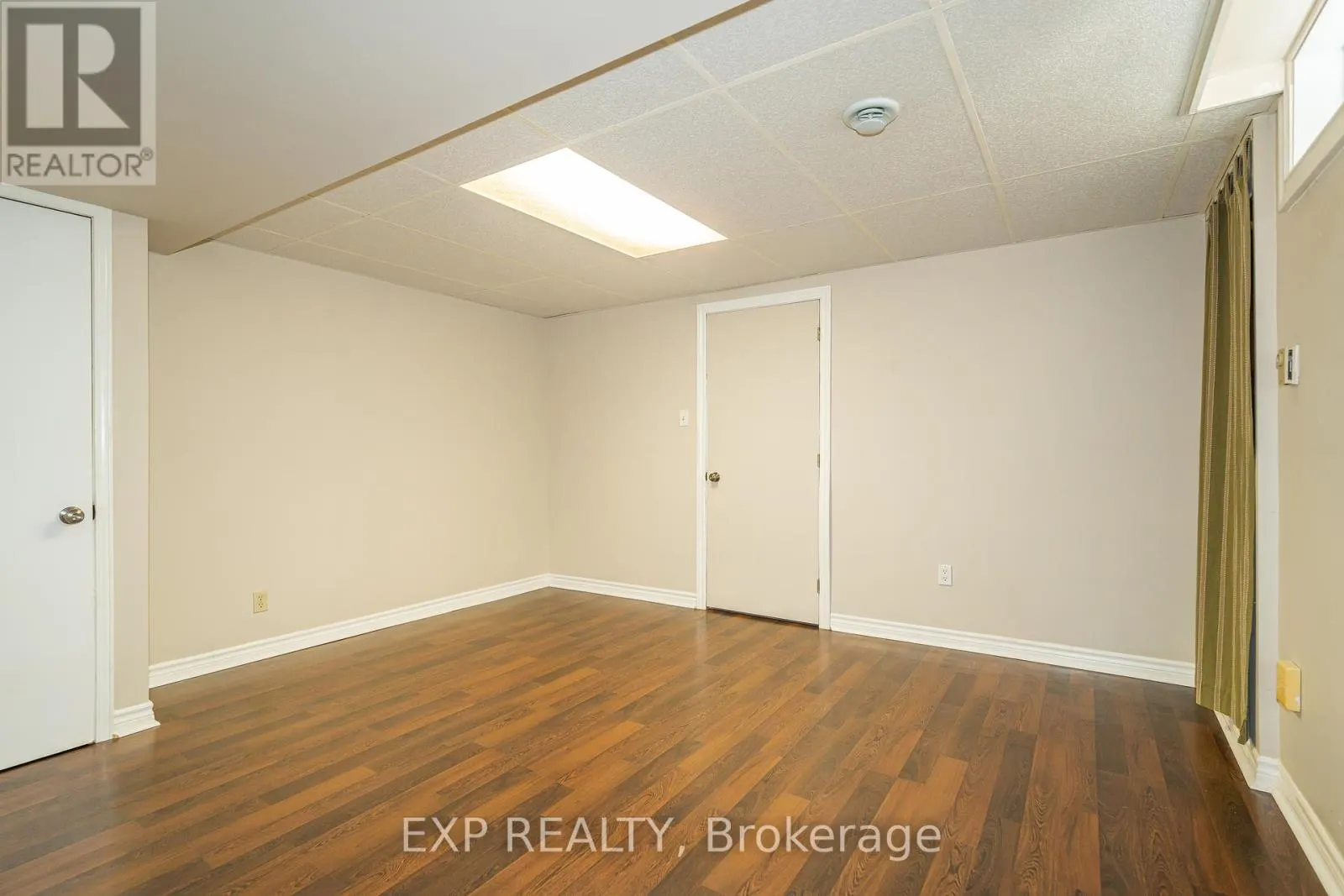 32 MAPLE VIEW CRESCENT