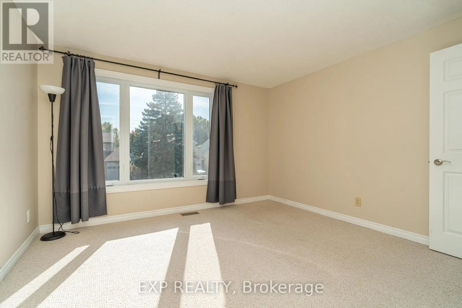 32 MAPLE VIEW CRESCENT