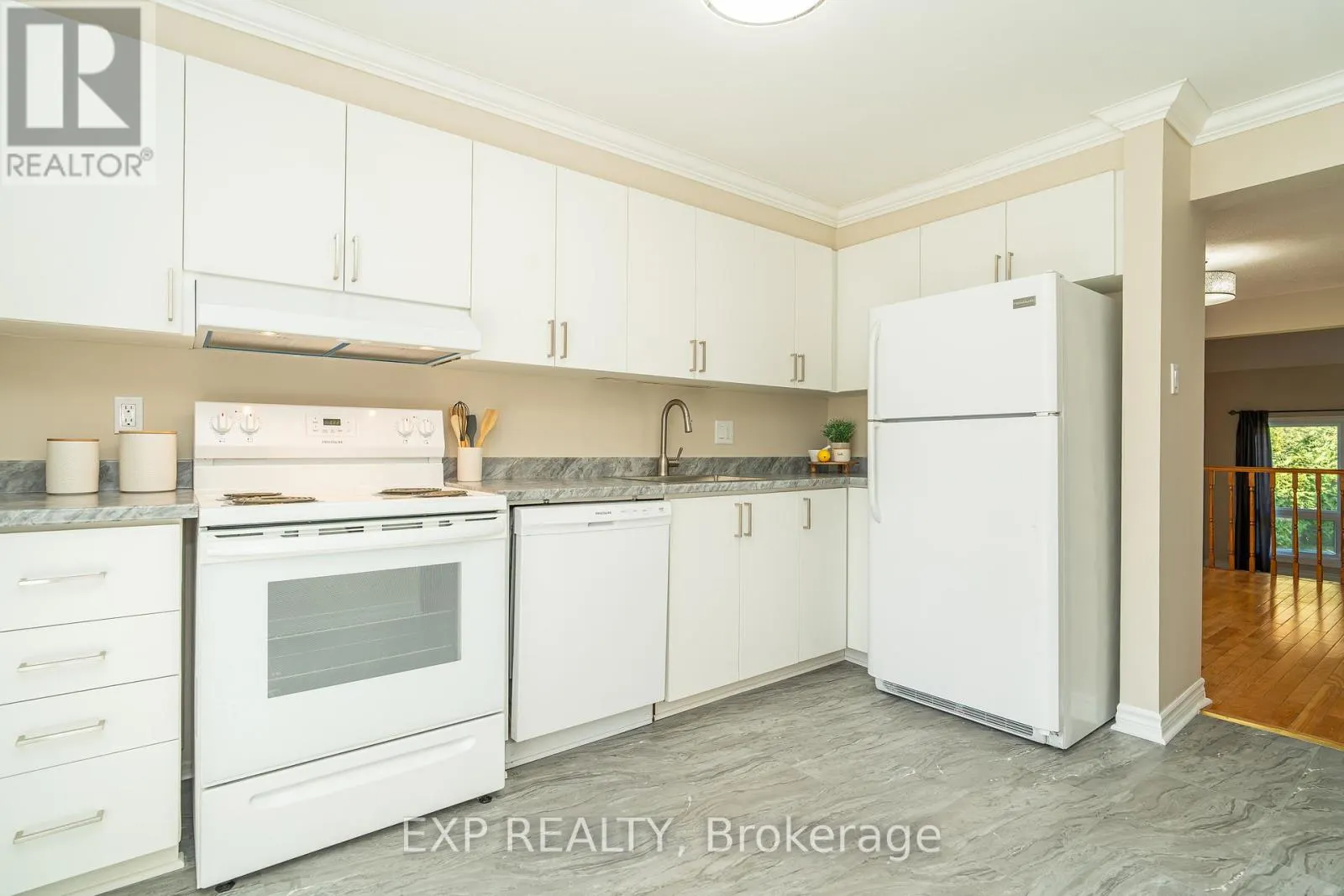 32 MAPLE VIEW CRESCENT