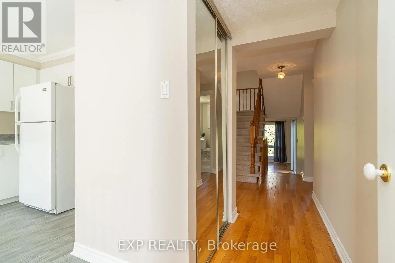 32 MAPLE VIEW CRESCENT