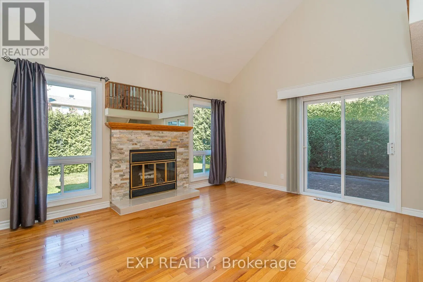 32 MAPLE VIEW CRESCENT