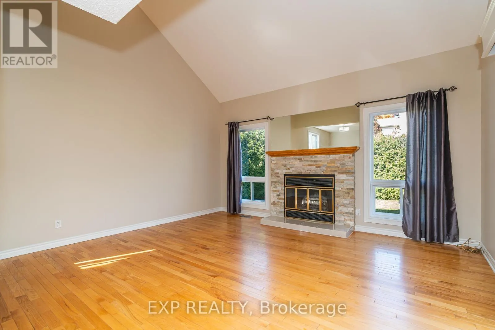 32 MAPLE VIEW CRESCENT