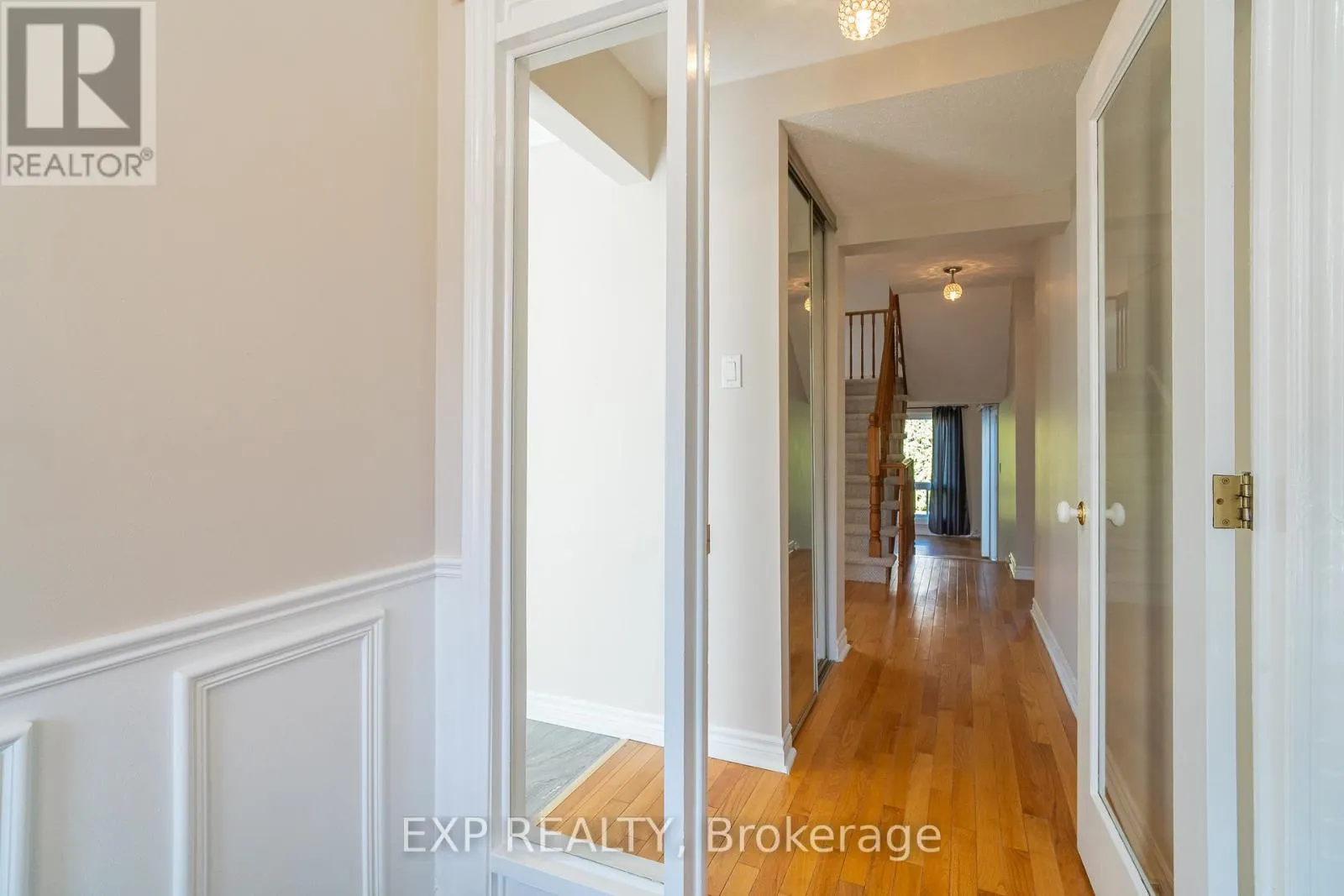 32 MAPLE VIEW CRESCENT