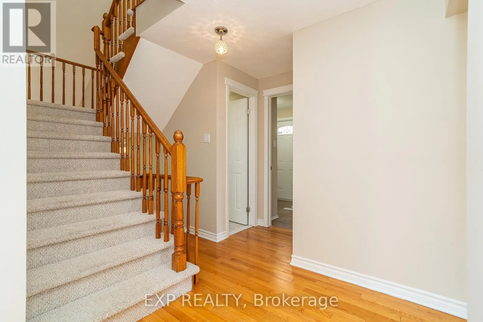 32 MAPLE VIEW CRESCENT