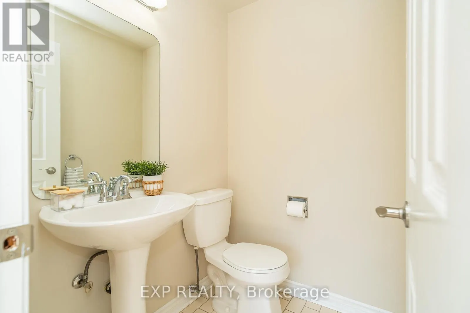 32 MAPLE VIEW CRESCENT