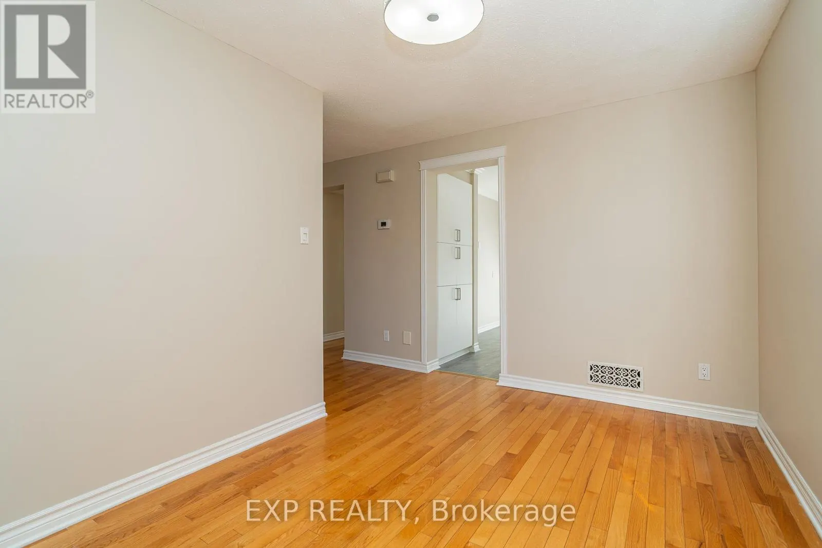 32 MAPLE VIEW CRESCENT