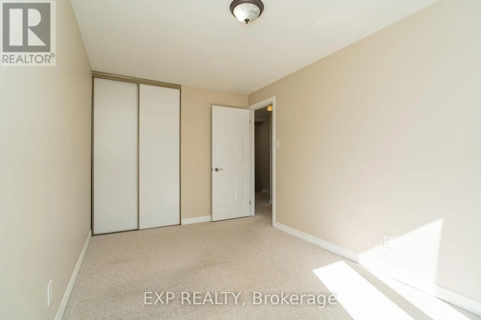 32 MAPLE VIEW CRESCENT