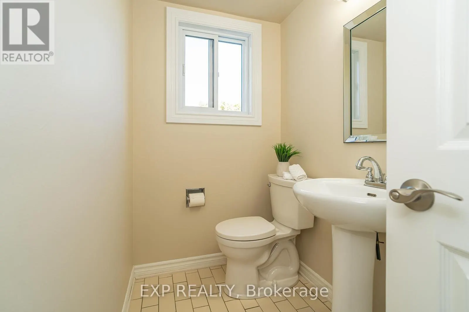32 MAPLE VIEW CRESCENT