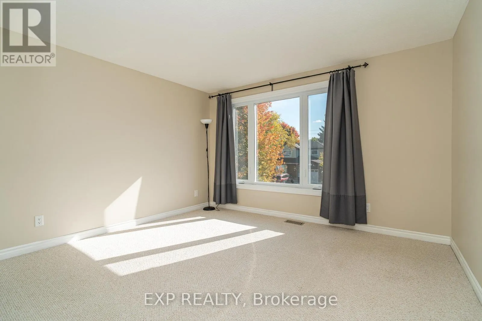 32 MAPLE VIEW CRESCENT