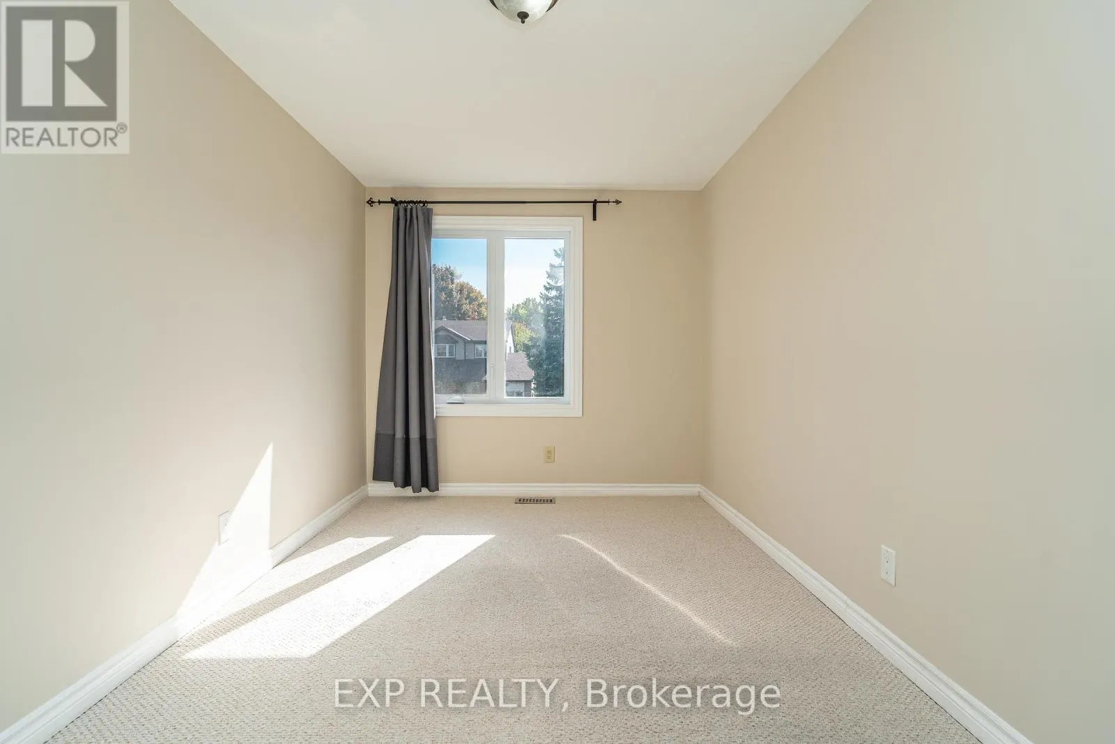 32 MAPLE VIEW CRESCENT
