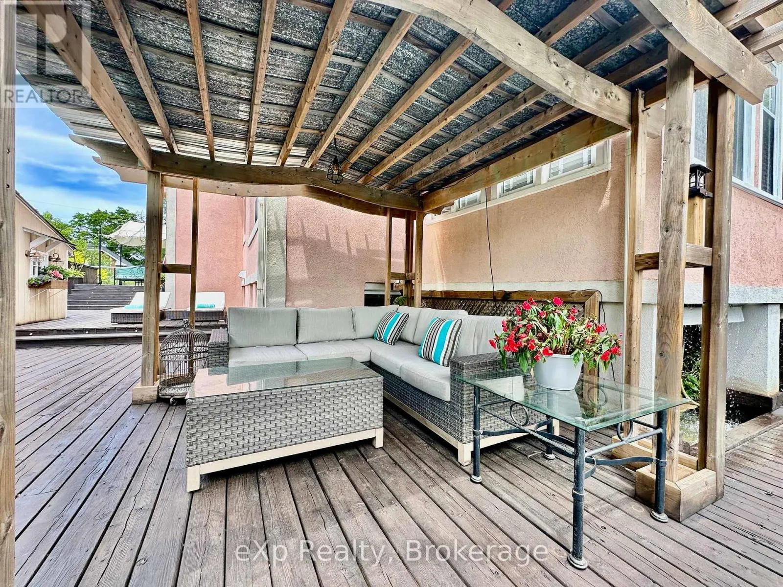85 10TH STREET