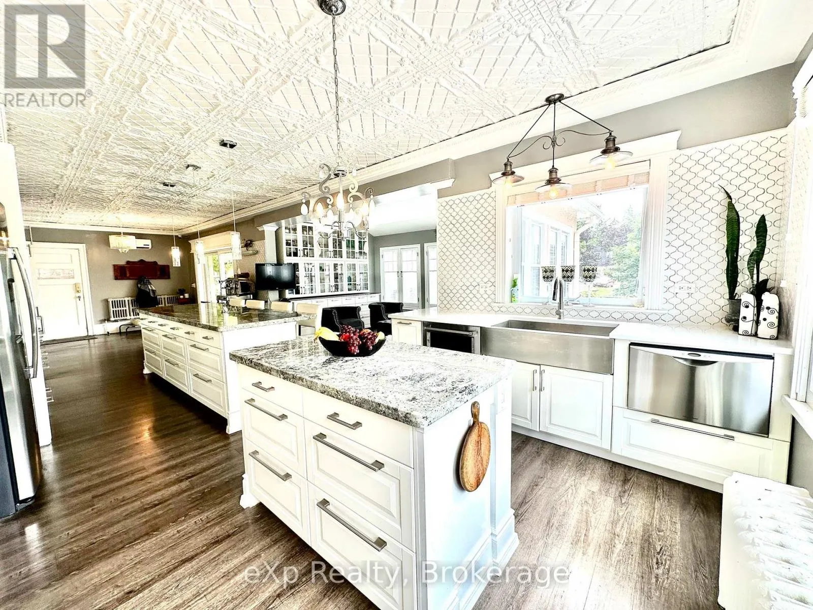 85 10TH STREET
