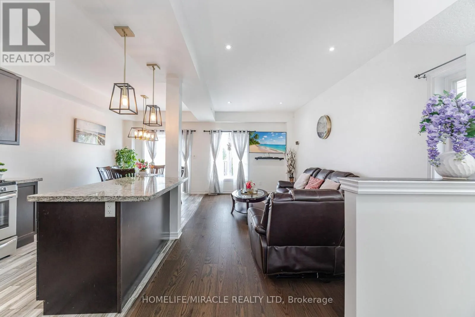 24 KINGSBOROUGH DRIVE
