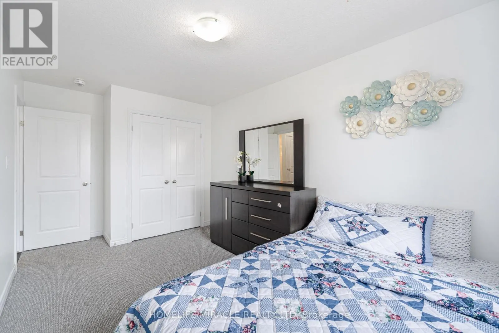 24 KINGSBOROUGH DRIVE