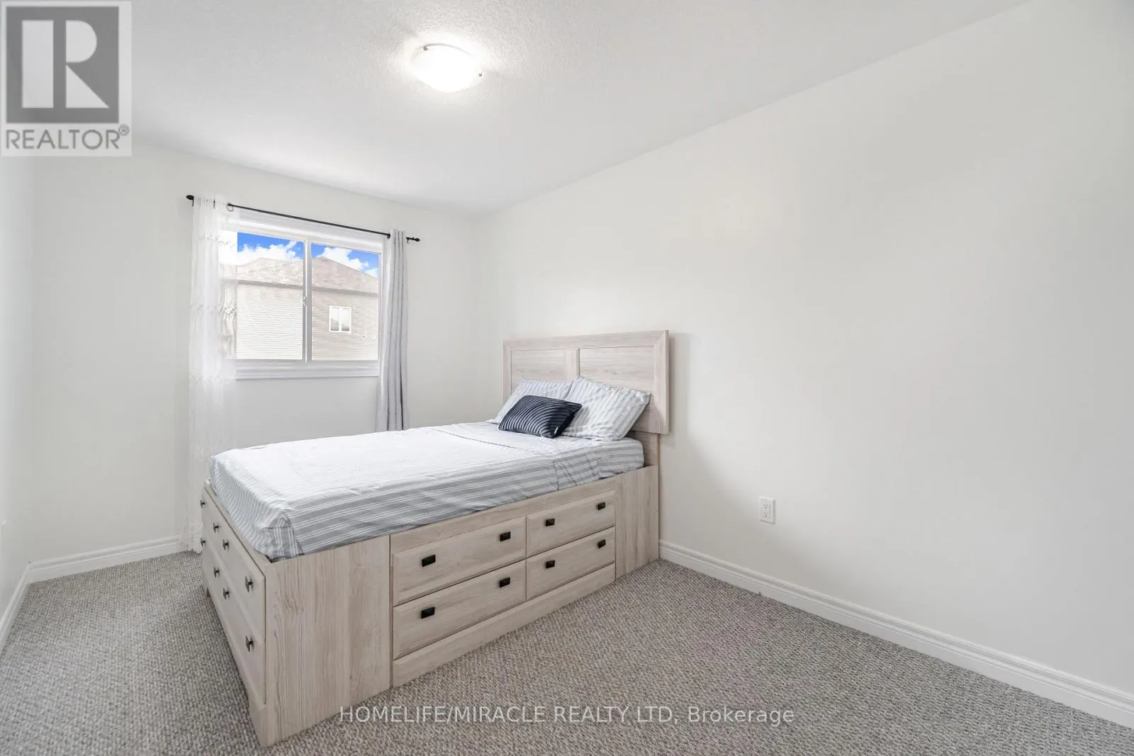 24 KINGSBOROUGH DRIVE