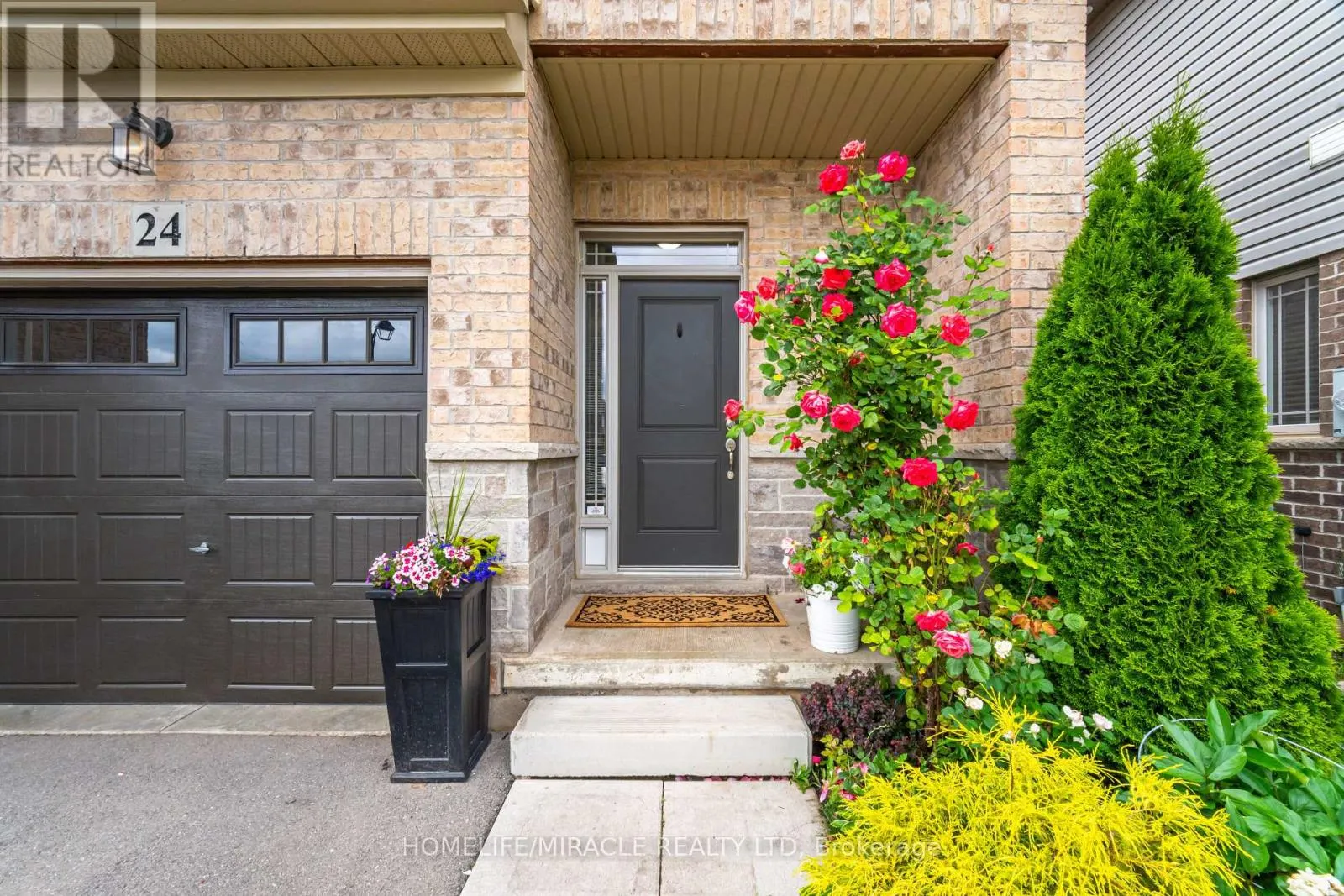 24 KINGSBOROUGH DRIVE
