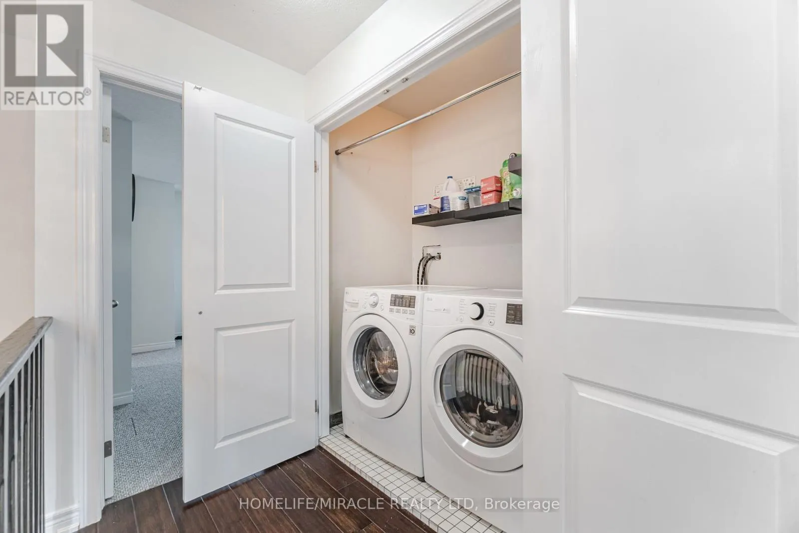 24 KINGSBOROUGH DRIVE
