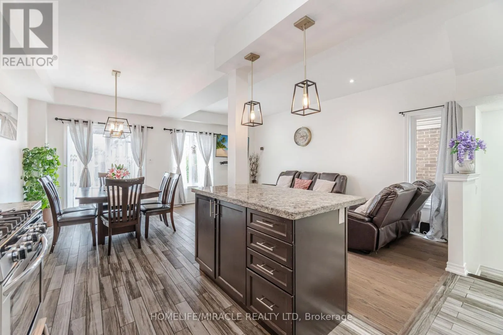24 KINGSBOROUGH DRIVE