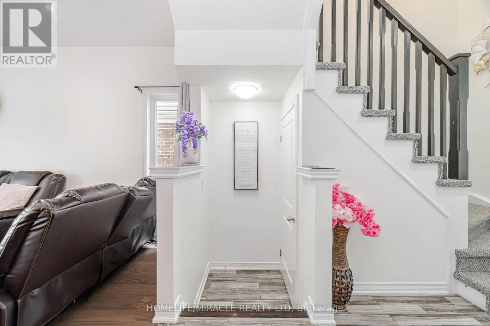 24 KINGSBOROUGH DRIVE
