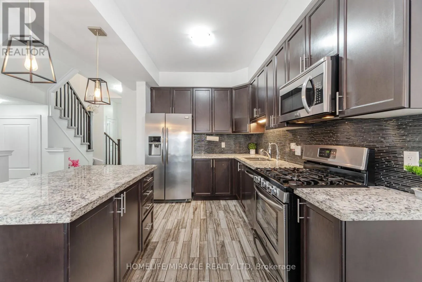 24 KINGSBOROUGH DRIVE