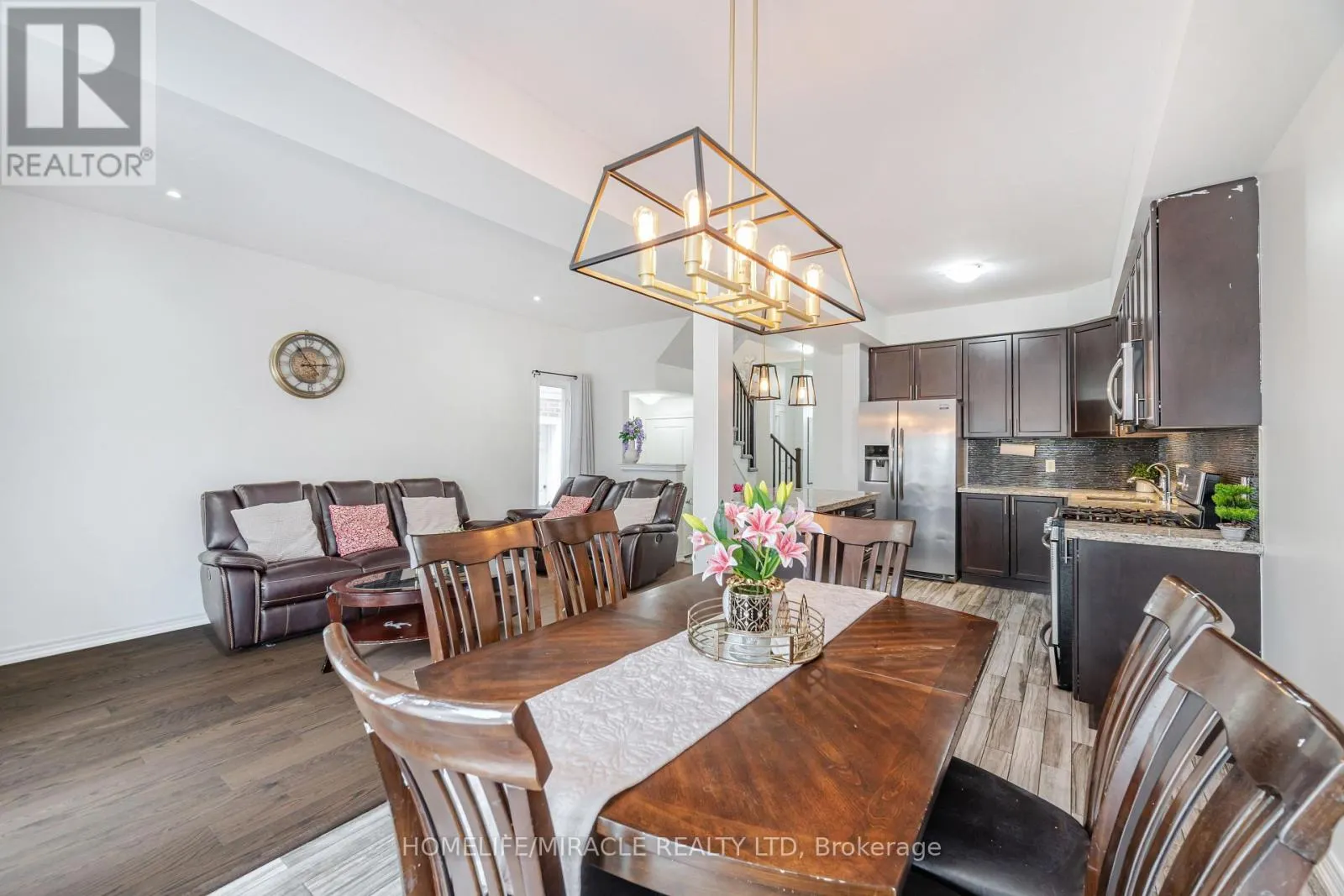 24 KINGSBOROUGH DRIVE