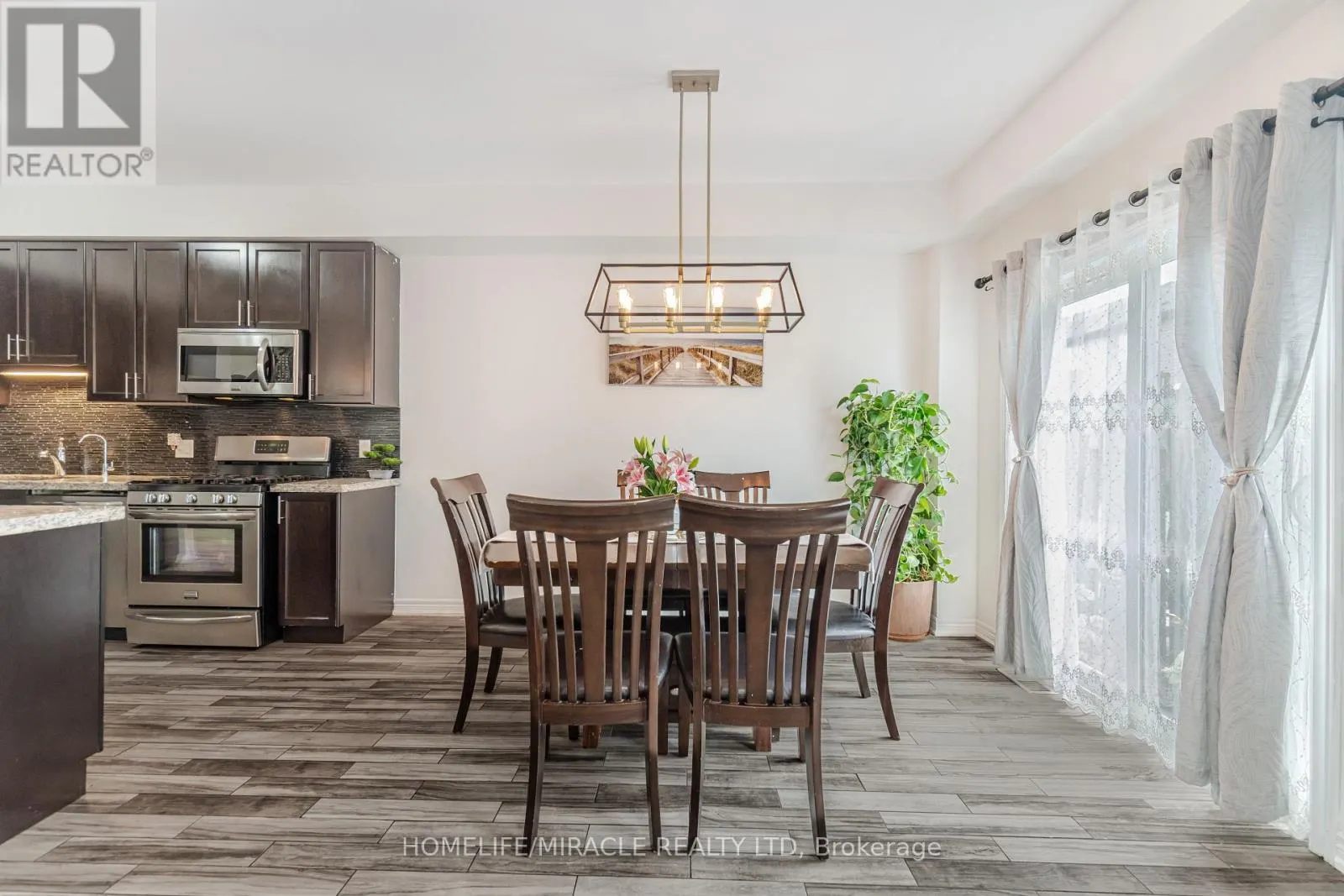 24 KINGSBOROUGH DRIVE