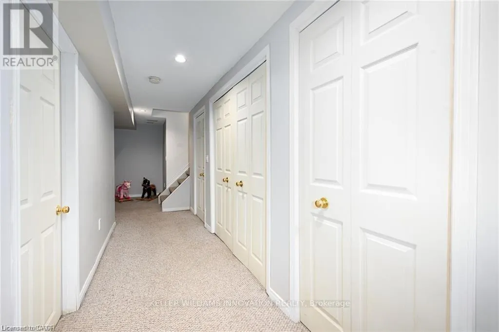 8 BUSS COURT