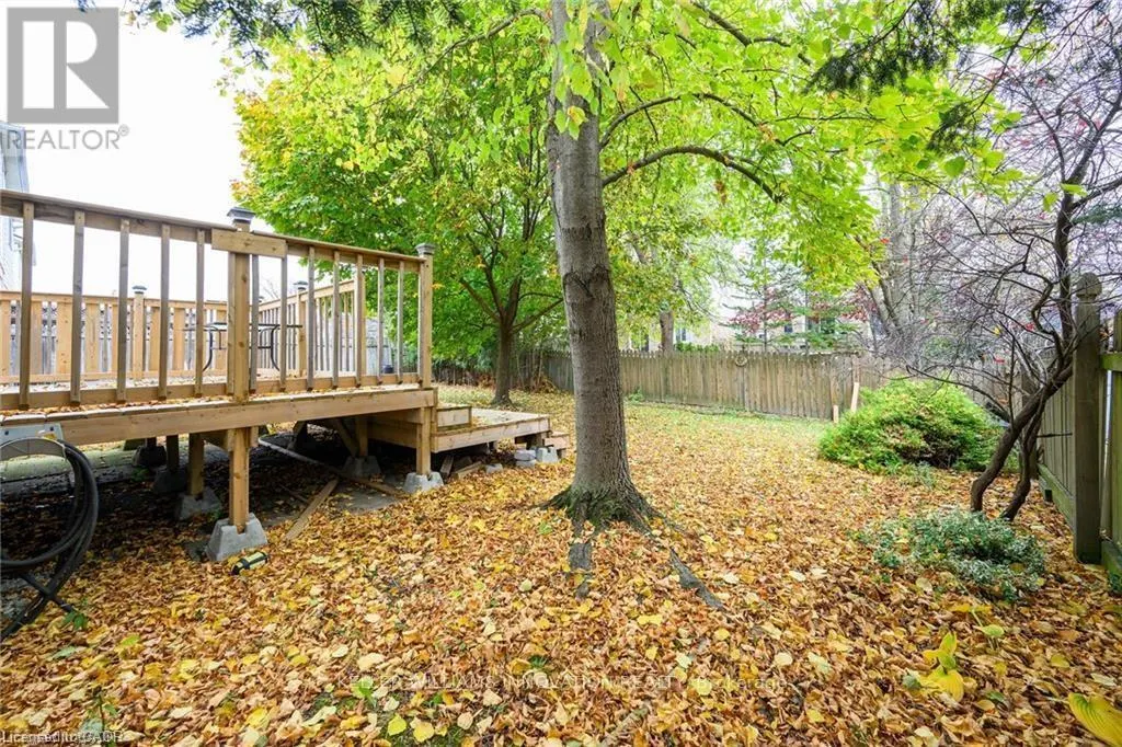 8 BUSS COURT