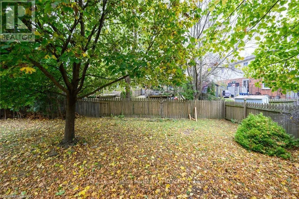 8 BUSS COURT
