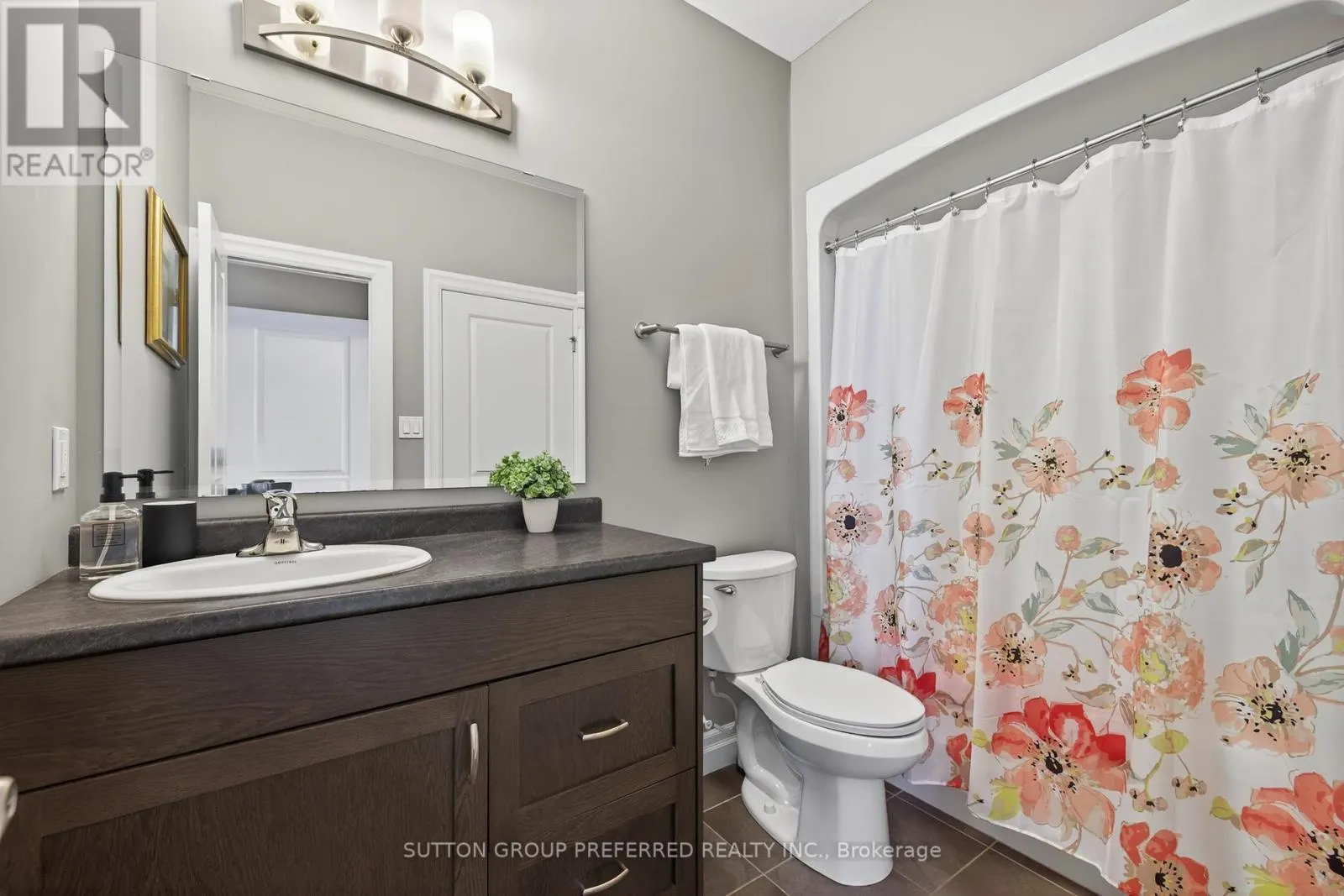 6 - 4700 HAMILTON ROAD, #6
