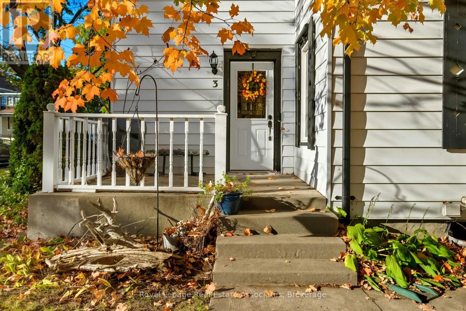 3 SHAW AVENUE E