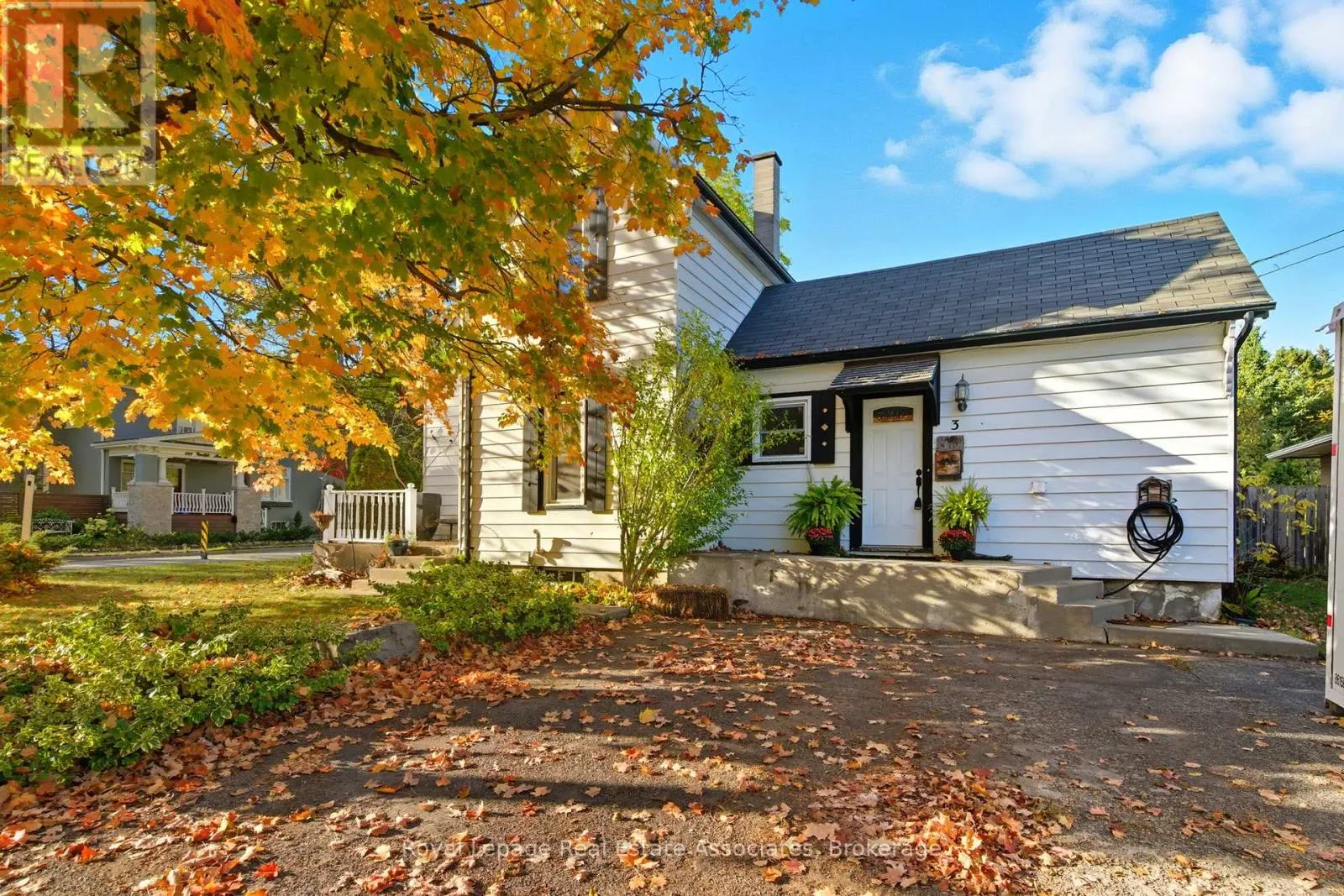 3 SHAW AVENUE E