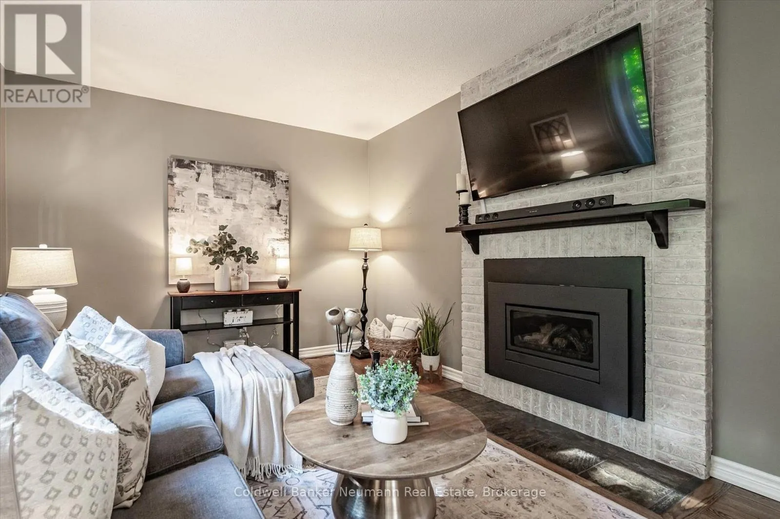 638 HOLMAN CRESCENT