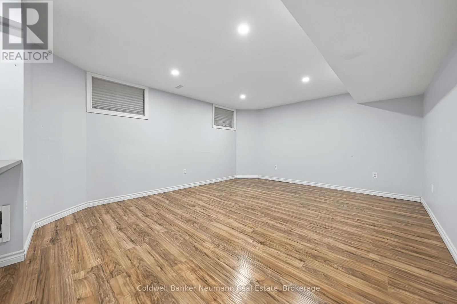 42 MCARTHUR DRIVE