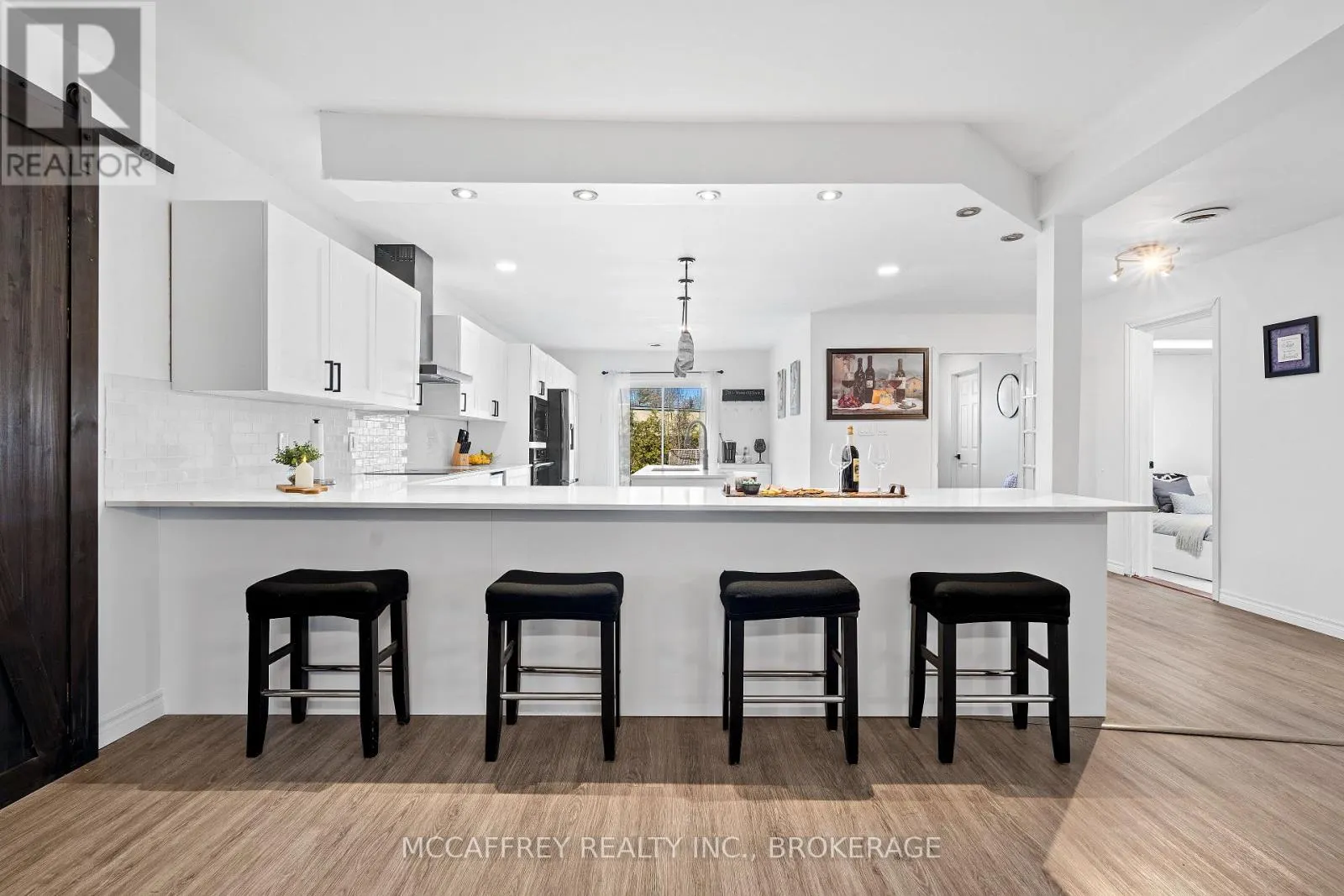137 THOMAS STREET W