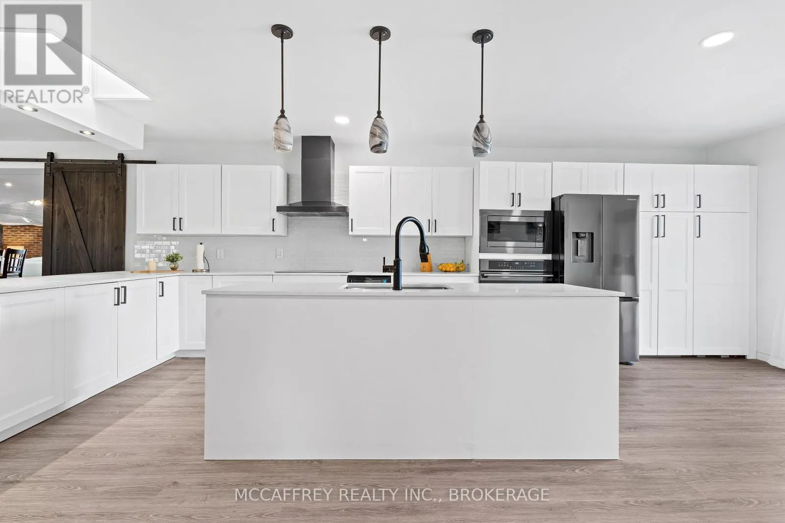 137 THOMAS STREET W