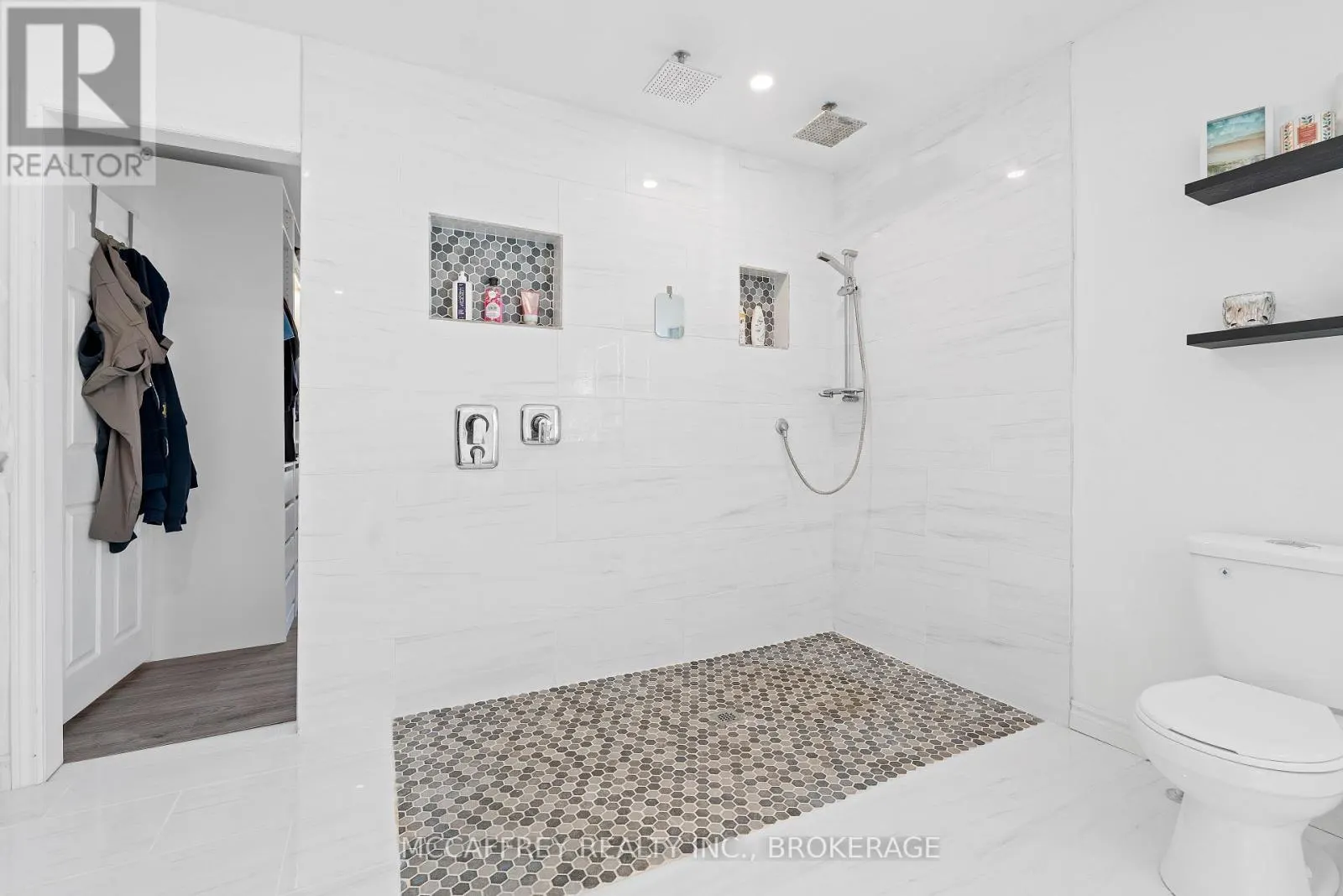 137 THOMAS STREET W