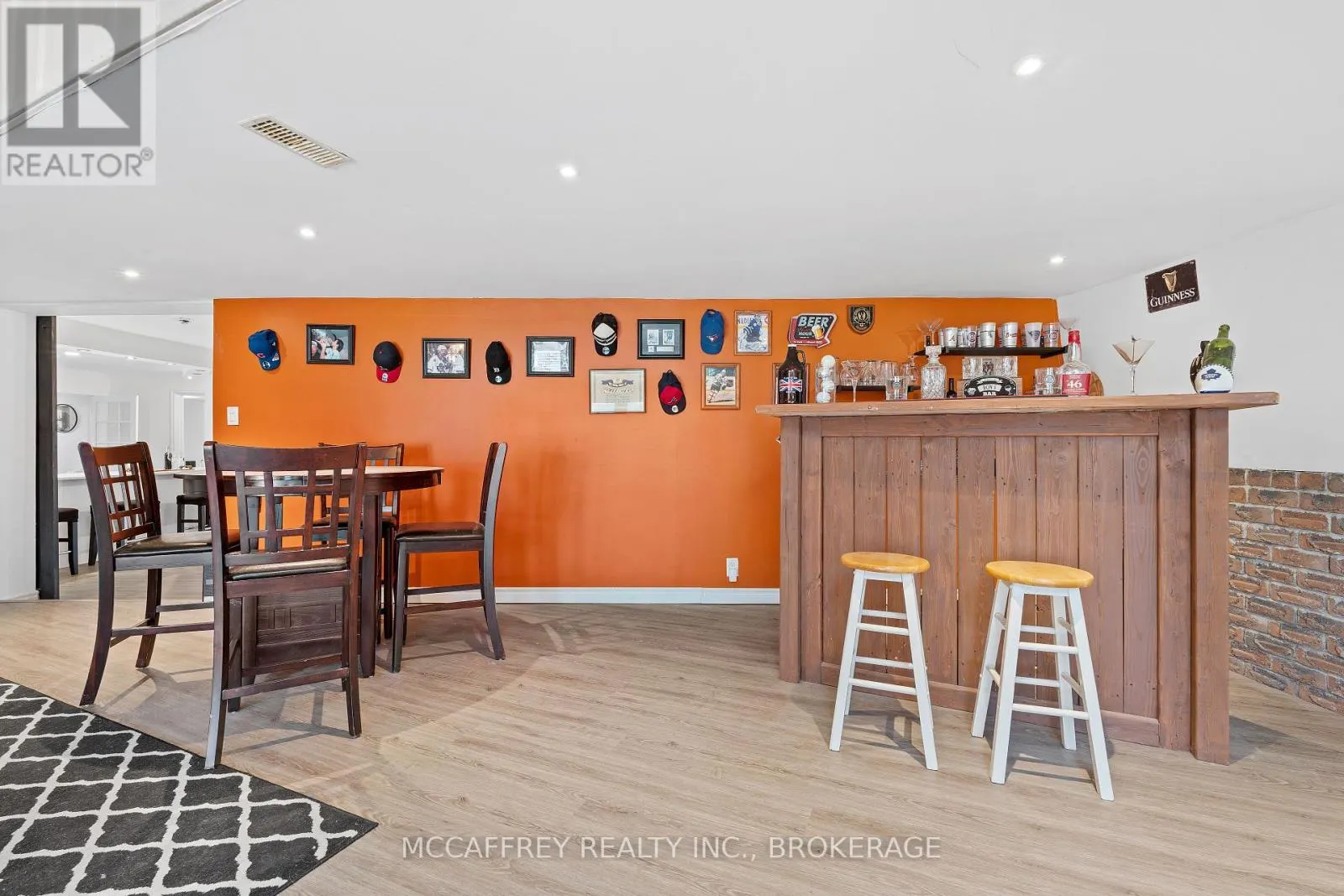 137 THOMAS STREET W