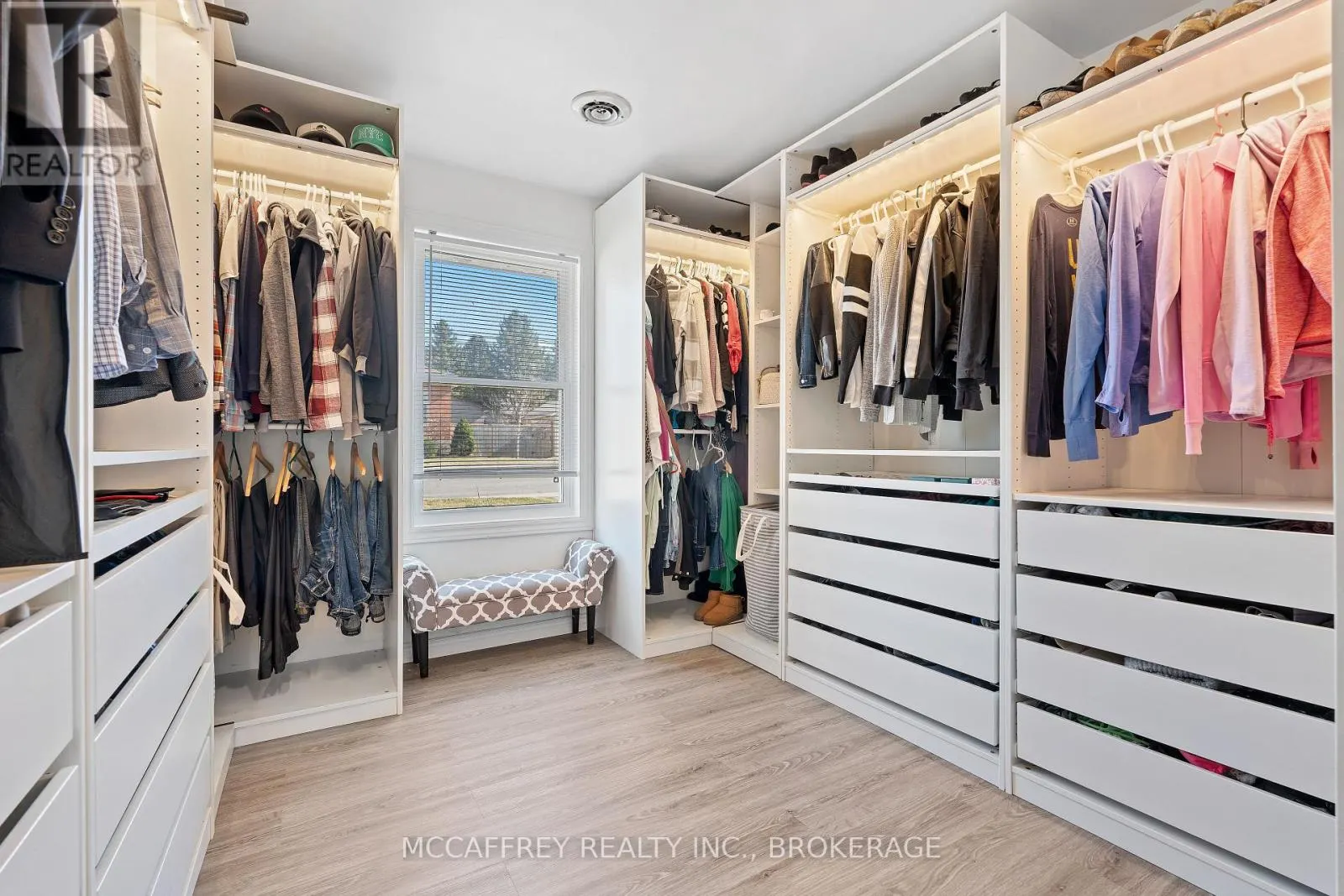 137 THOMAS STREET W