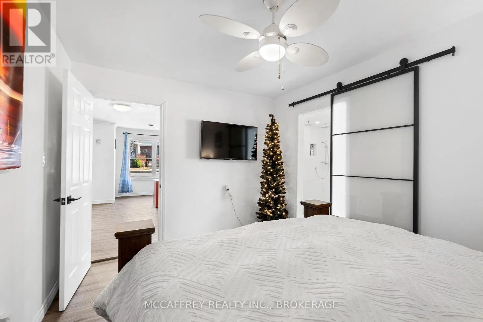 137 THOMAS STREET W